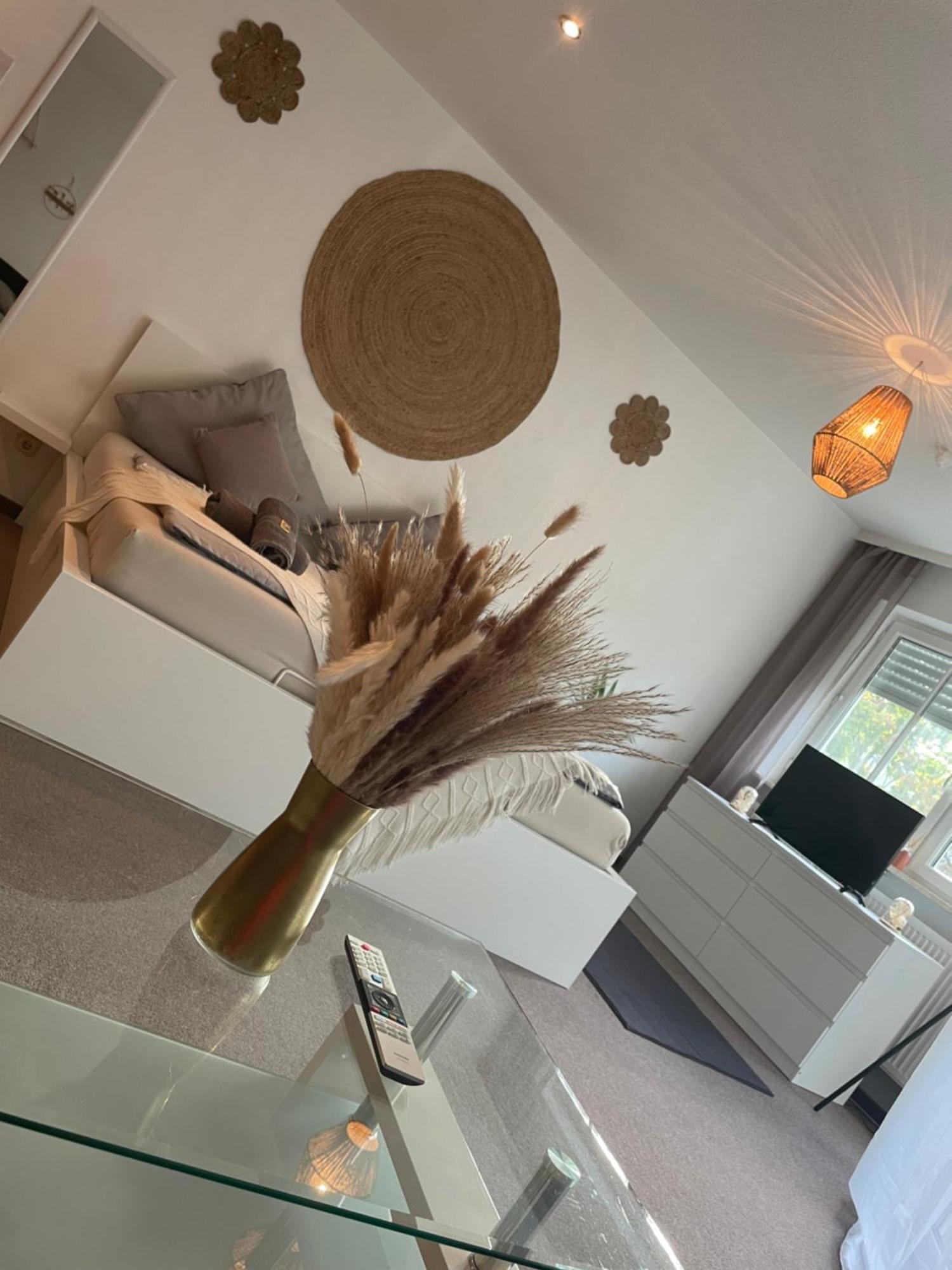 Kingsize Bett Boho Apartment Mit Tiefgarage Naehe Salzburg フライラッシンク エクステリア 写真