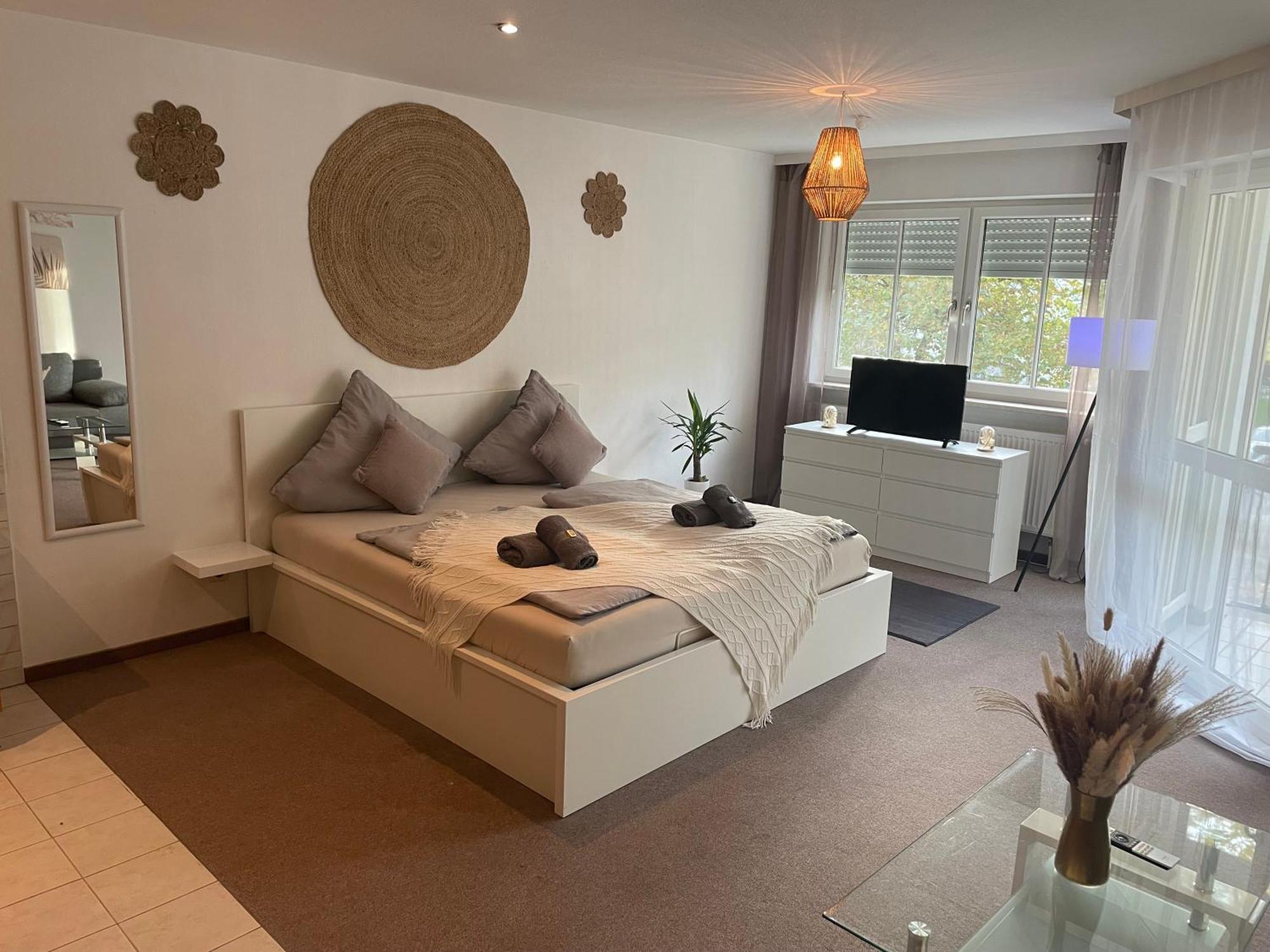Kingsize Bett Boho Apartment Mit Tiefgarage Naehe Salzburg フライラッシンク エクステリア 写真