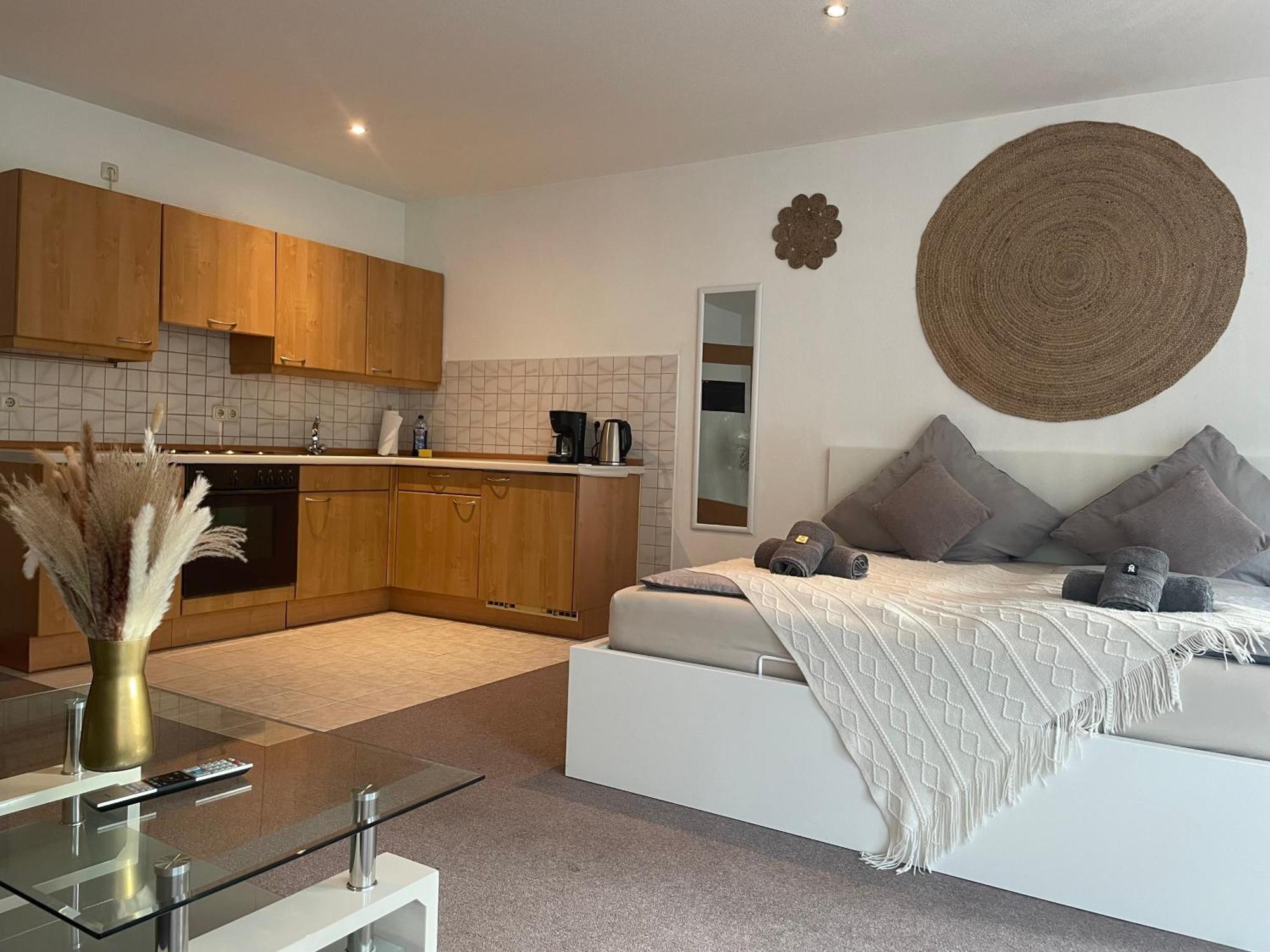 Kingsize Bett Boho Apartment Mit Tiefgarage Naehe Salzburg フライラッシンク エクステリア 写真