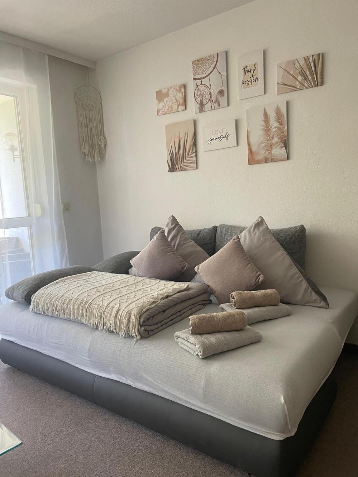 Kingsize Bett Boho Apartment Mit Tiefgarage Naehe Salzburg フライラッシンク エクステリア 写真